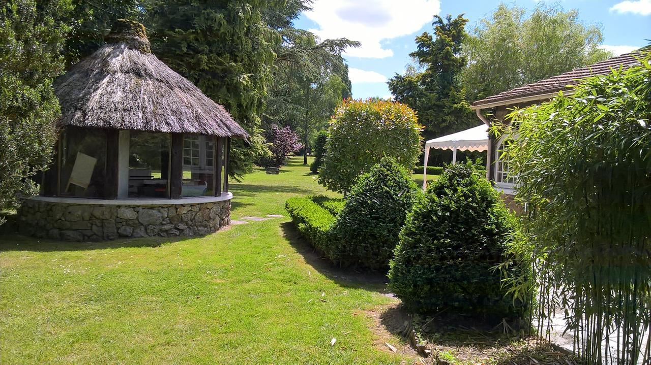 Les Pierres De Chevreuse Hotel Buitenkant foto