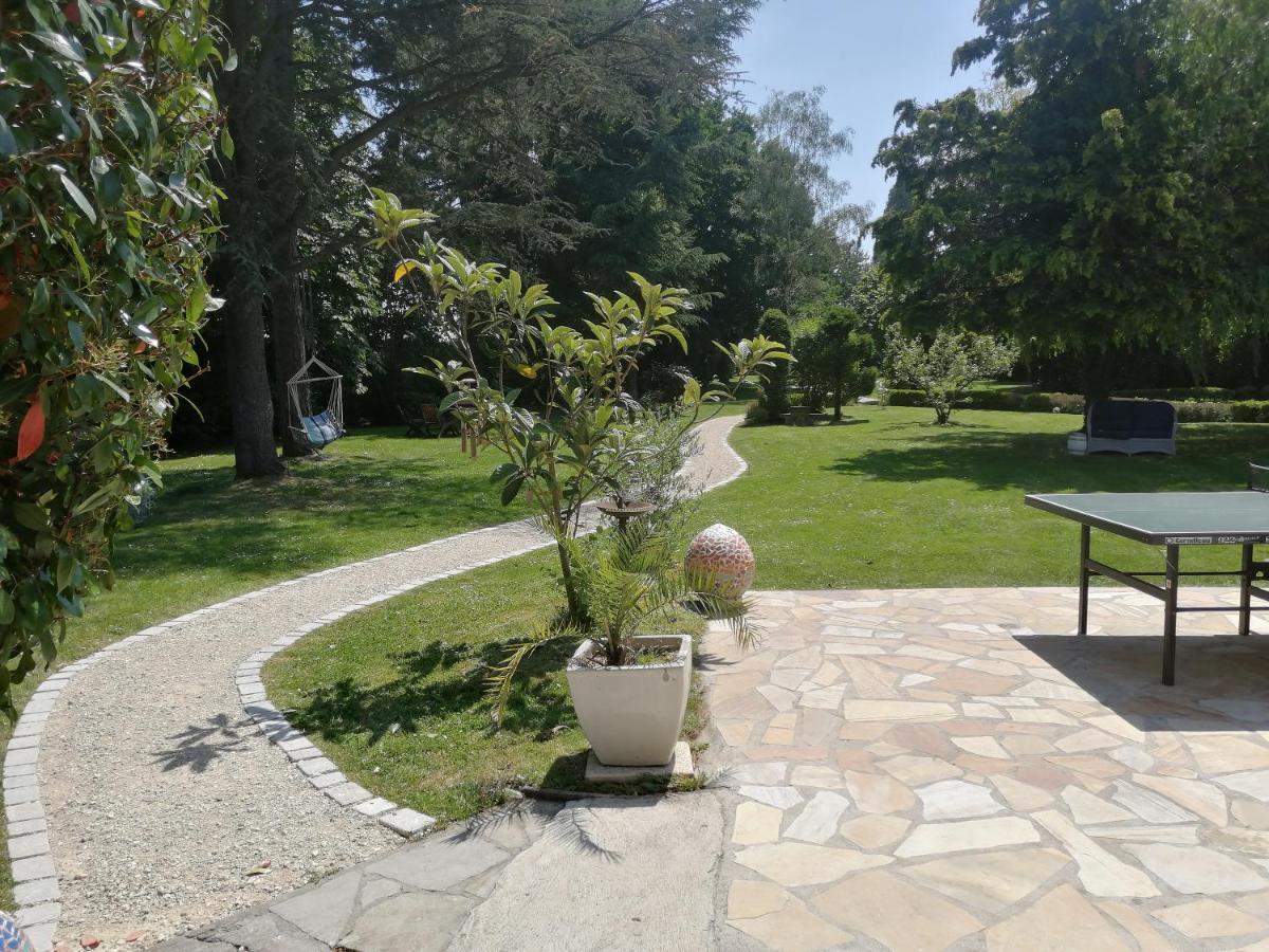 Les Pierres De Chevreuse Hotel Buitenkant foto